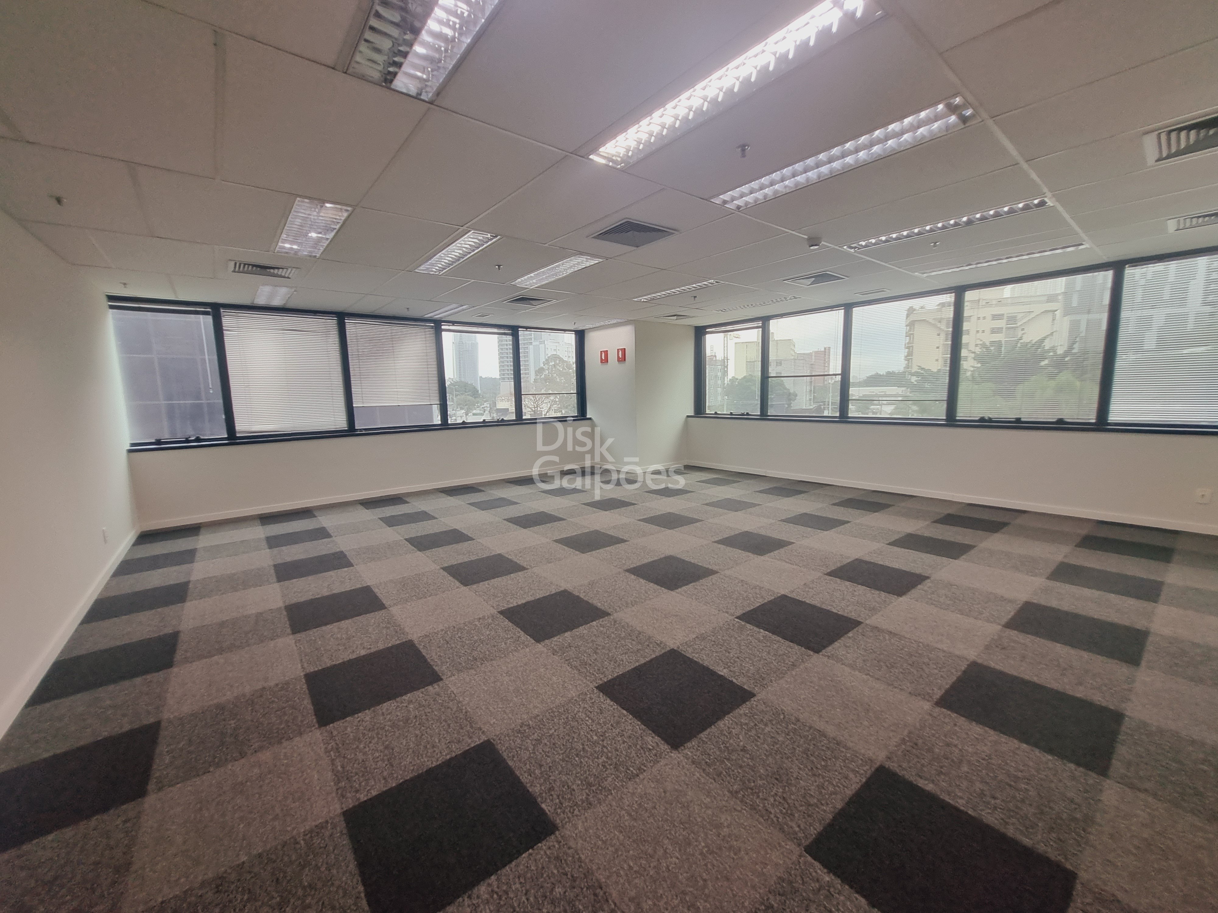 Conjunto Comercial com 775m² para Aluguel e Venda – São Paulo