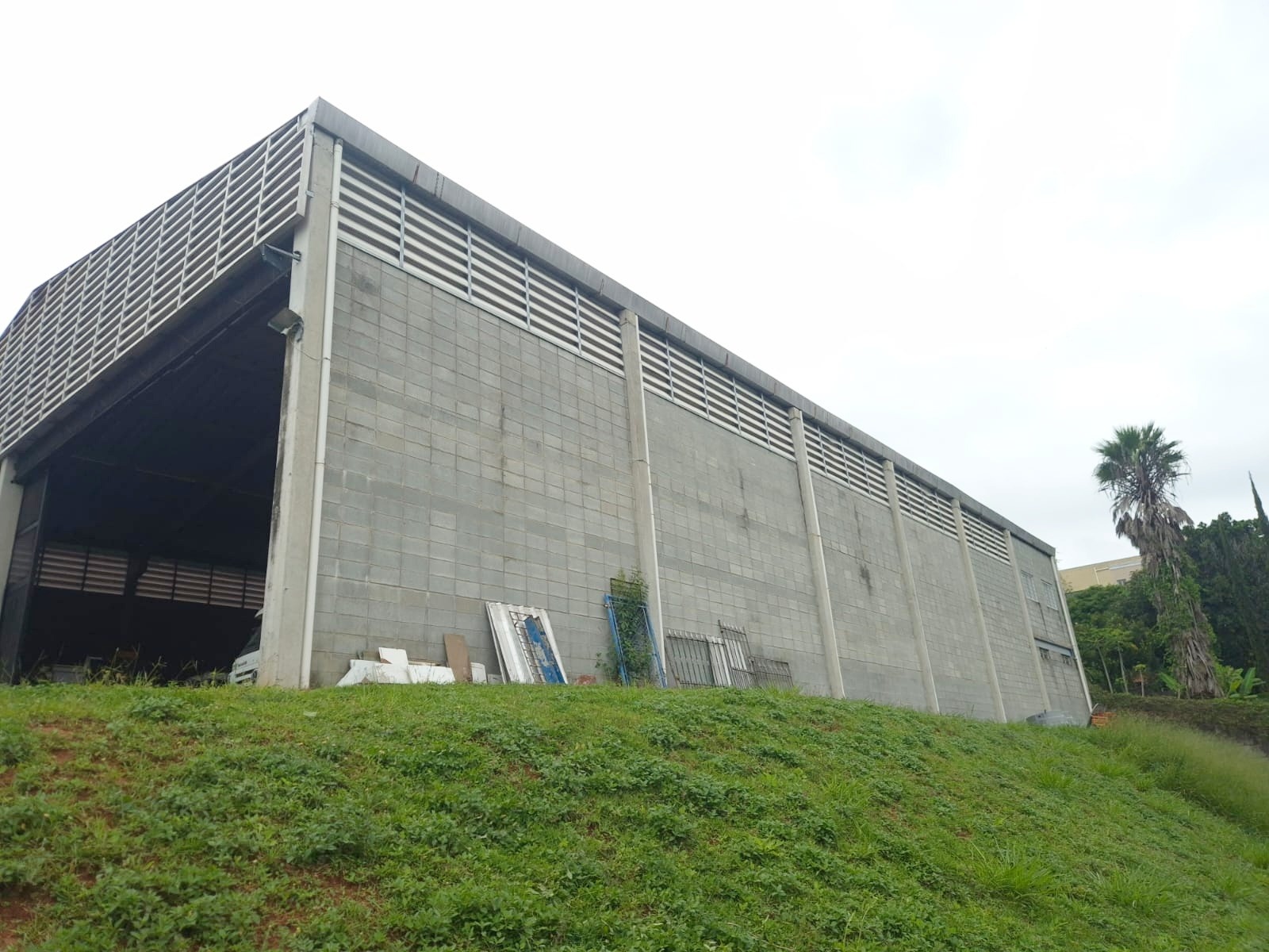 Galpão Industrial com 1000m² para Aluguel – Cajamar