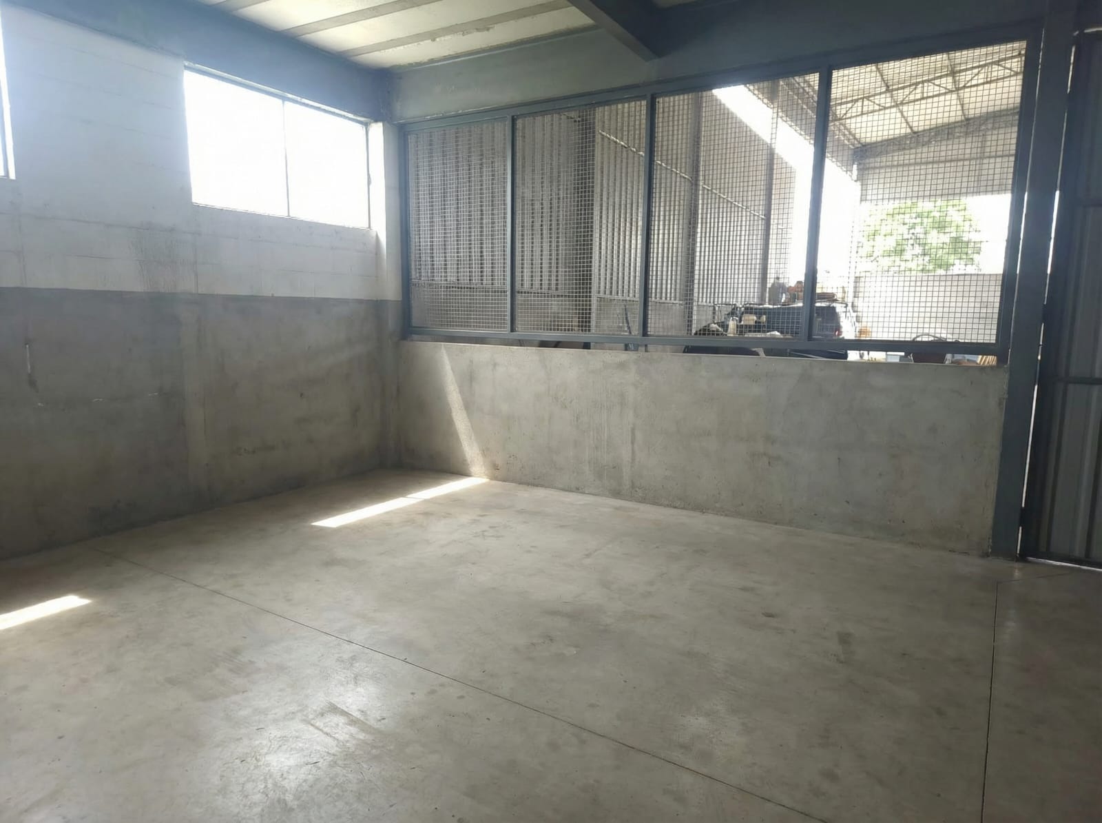 Galpão Industrial com 1000m² para Aluguel – Cajamar