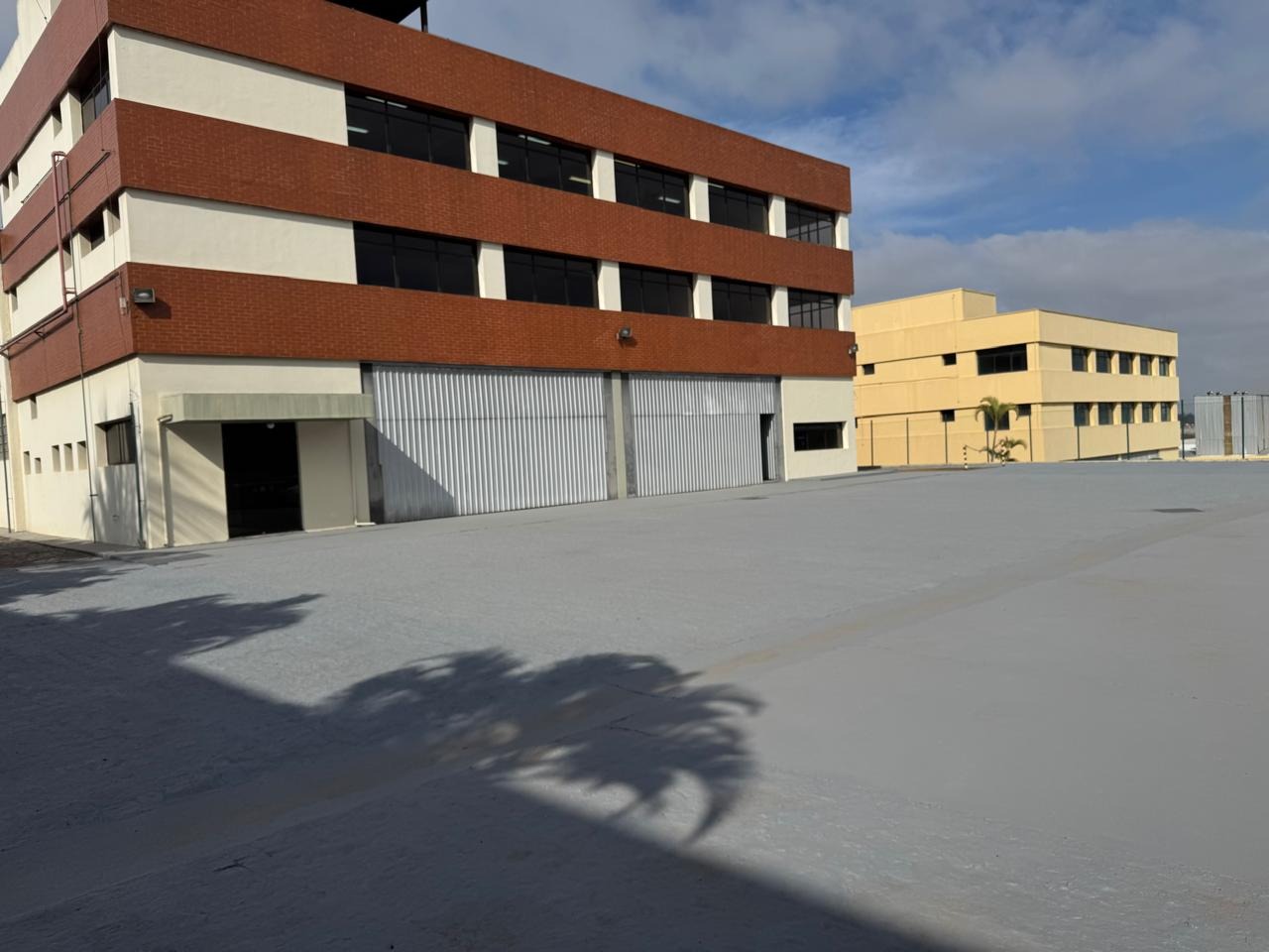 Galpão em Condomínio com 2500m² para Aluguel e Venda – Arujá