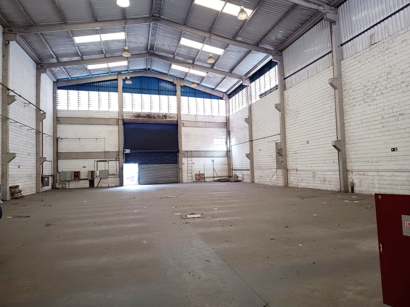 Galpão Comercial com 938.79m² para Aluguel e Venda – Diadema