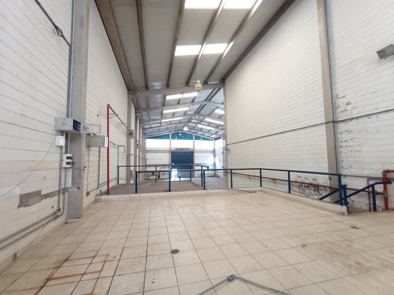 Galpão Comercial com 938.79m² para Aluguel e Venda – Diadema