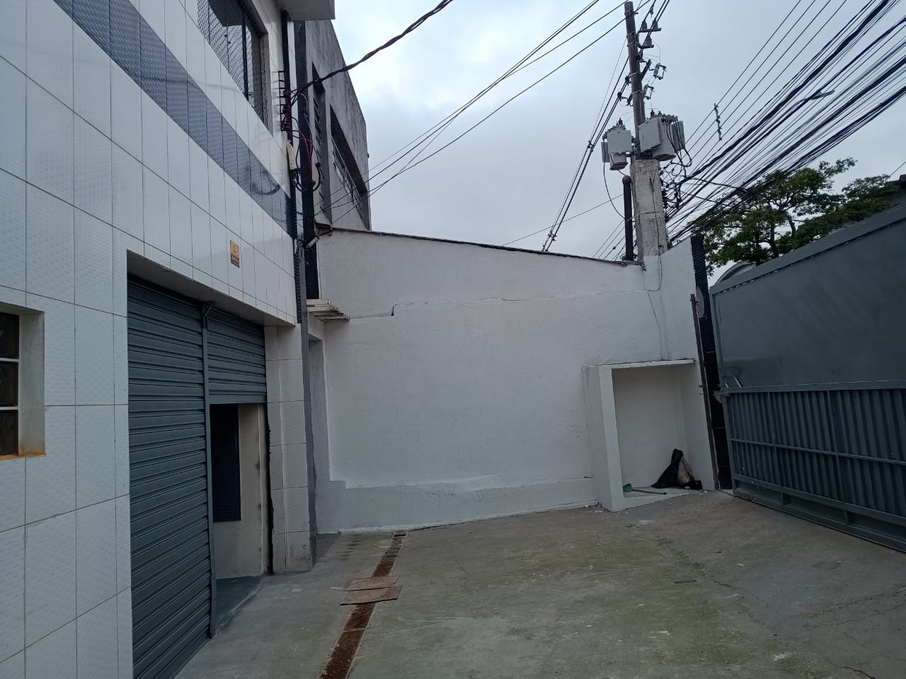 Galpão Industrial com 448.4m² para Aluguel – Diadema