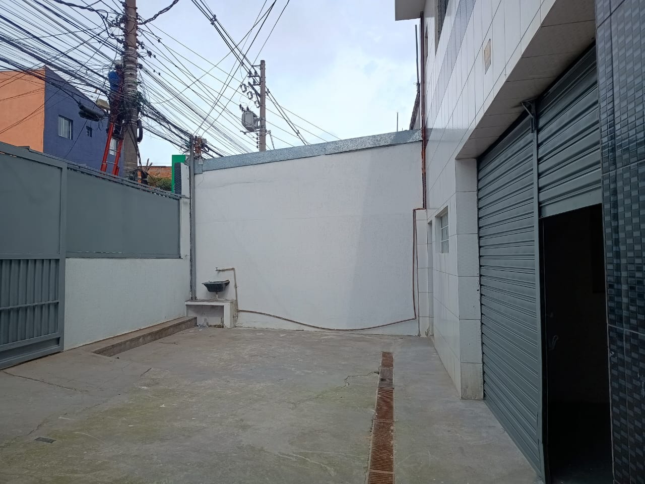 Galpão Industrial com 448.4m² para Aluguel – Diadema