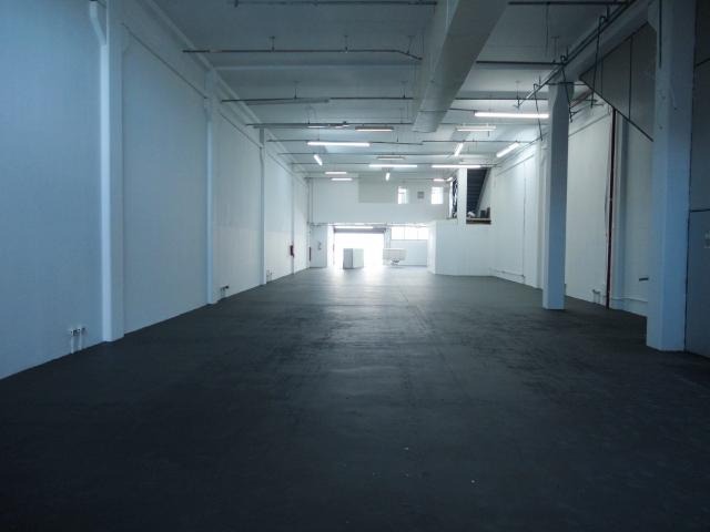 Galpão Industrial com 1074.92m² para Aluguel e Venda – Barueri