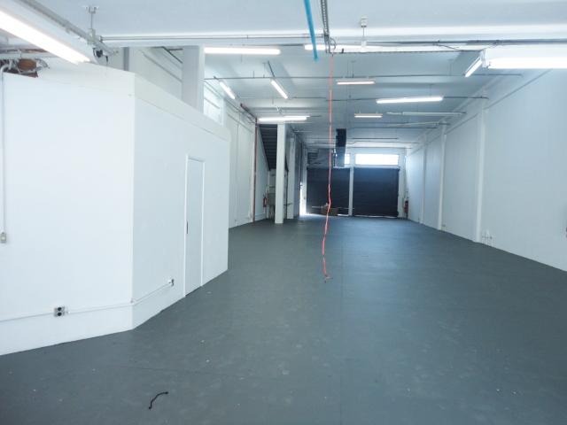 Galpão Industrial com 1074.92m² para Aluguel e Venda – Barueri