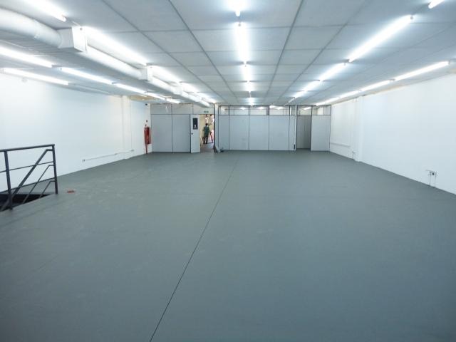 Galpão Industrial com 1074.92m² para Aluguel e Venda – Barueri