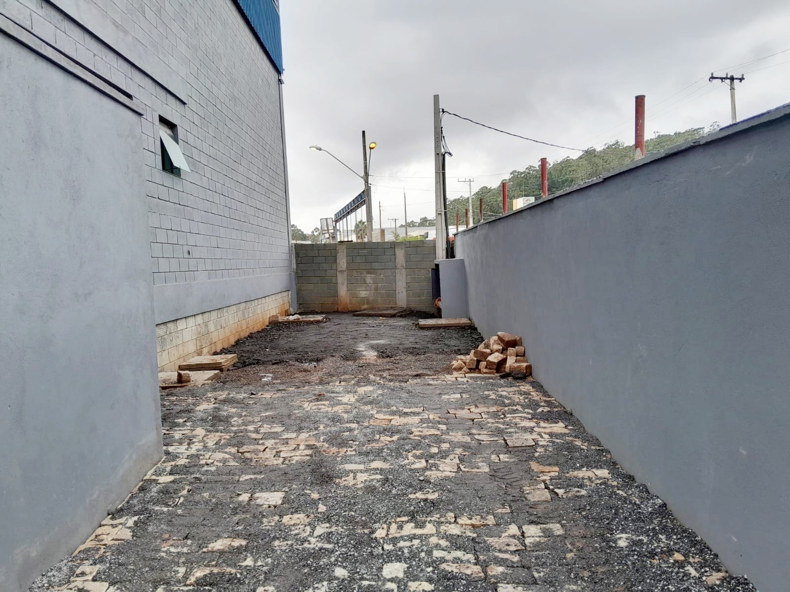 Galpão Industrial com 820m² para Aluguel – Itapecerica da Serra