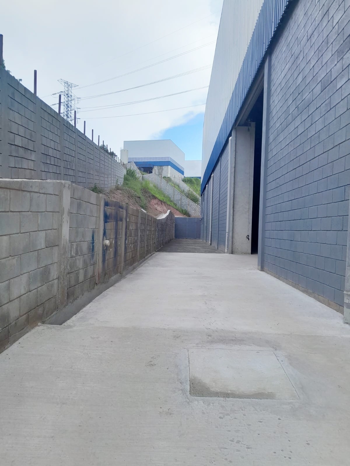 Galpão Industrial com 820m² para Aluguel – Itapecerica da Serra