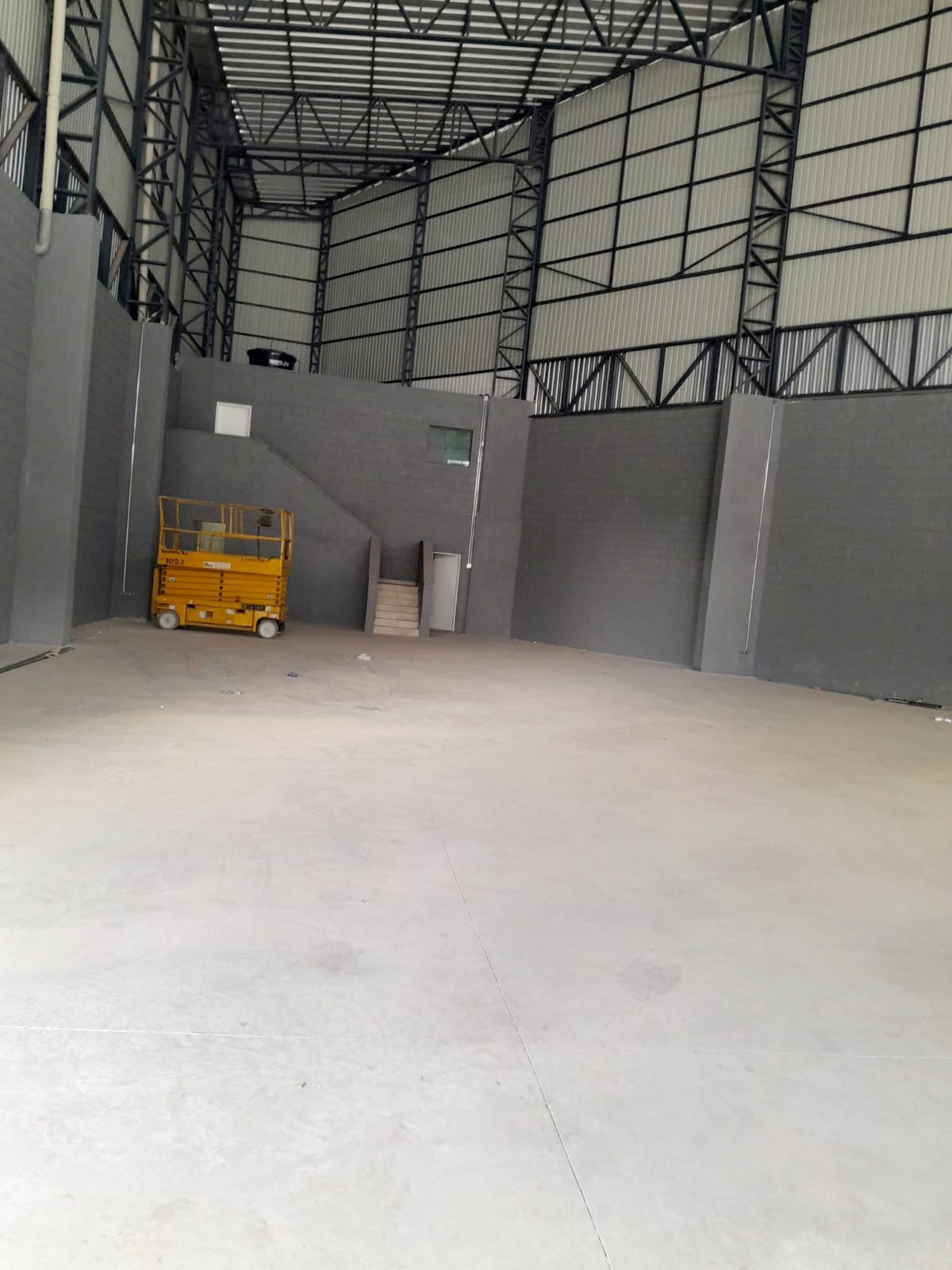 Galpão Industrial com 820m² para Aluguel – Itapecerica da Serra
