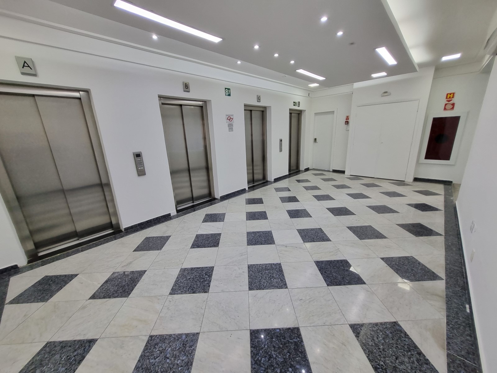 Conjunto Comercial com 562m² para Aluguel – São Paulo