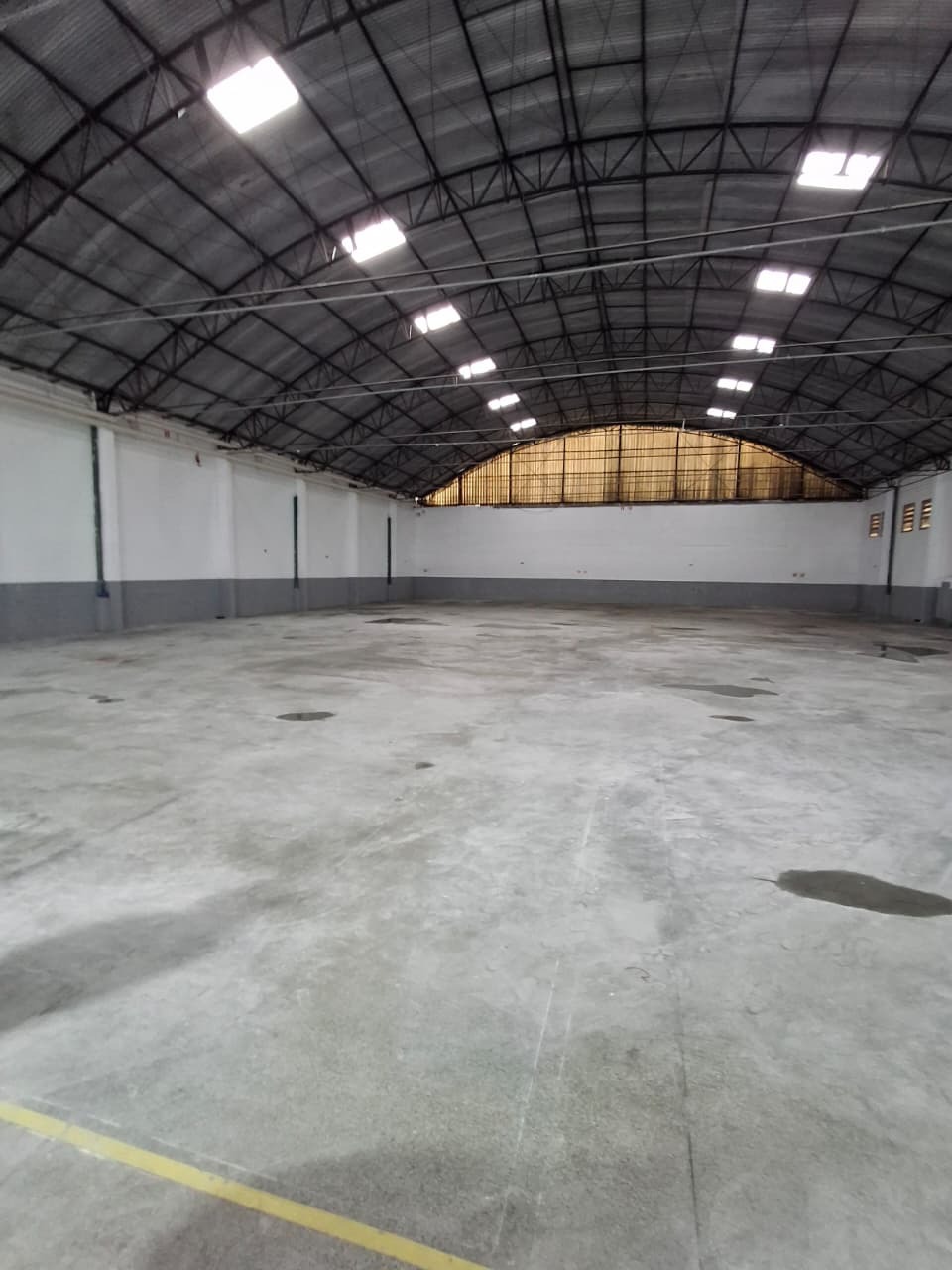 Galpão Industrial com 1975.58m² para Aluguel – Diadema