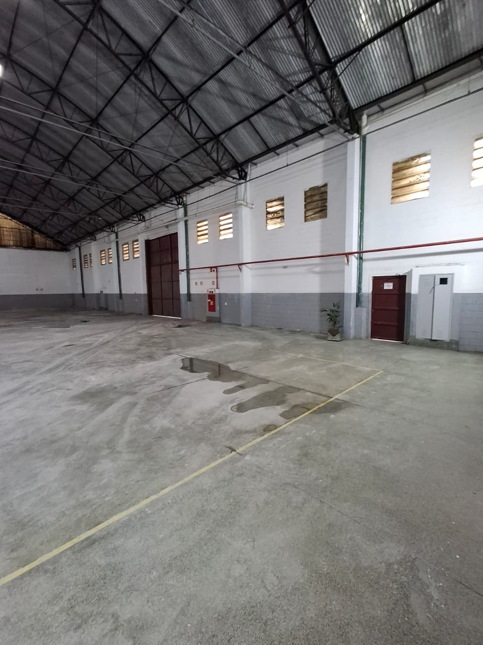 Galpão Industrial com 1975.58m² para Aluguel – Diadema