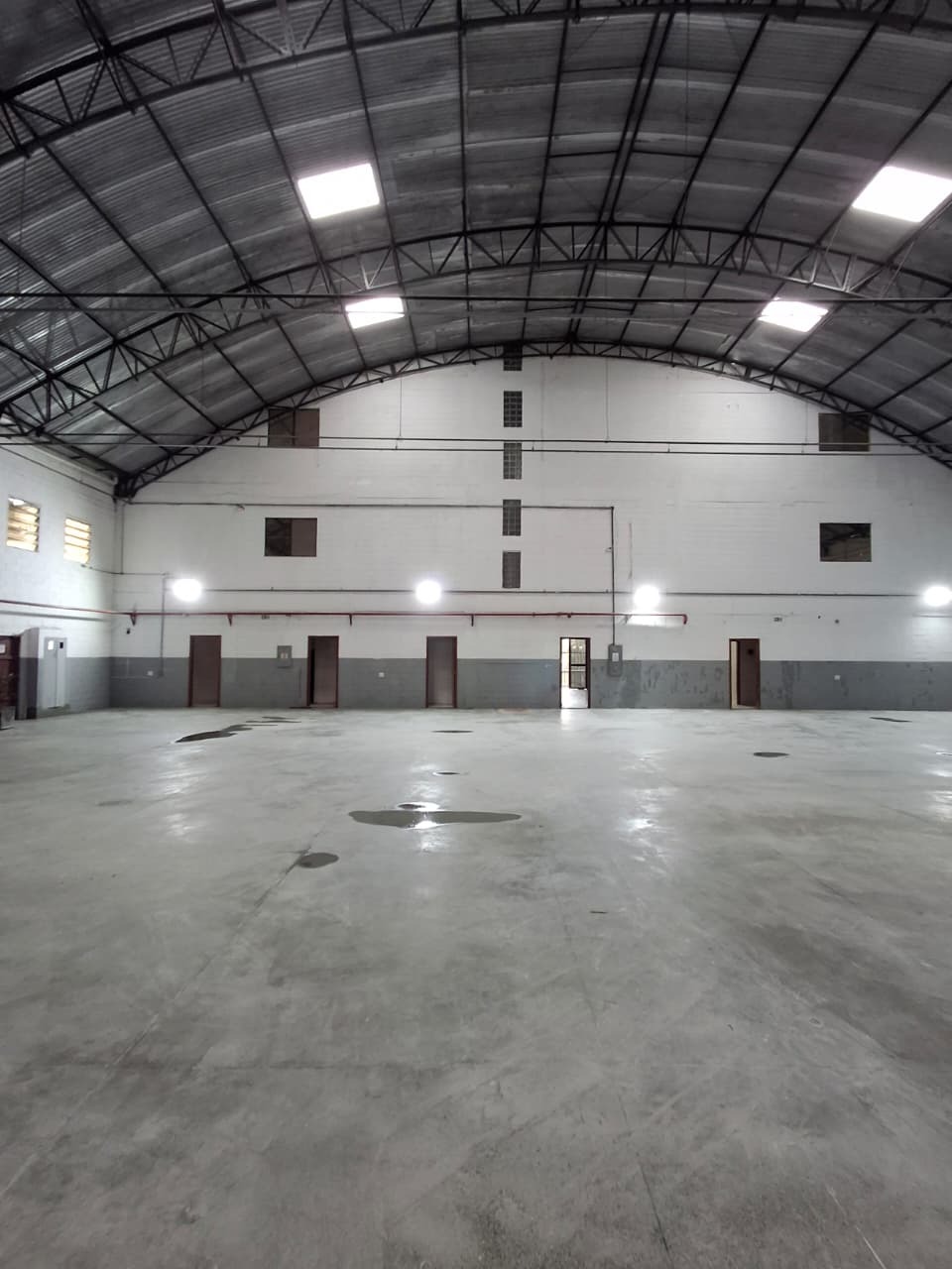 Galpão Industrial com 1975.58m² para Aluguel – Diadema
