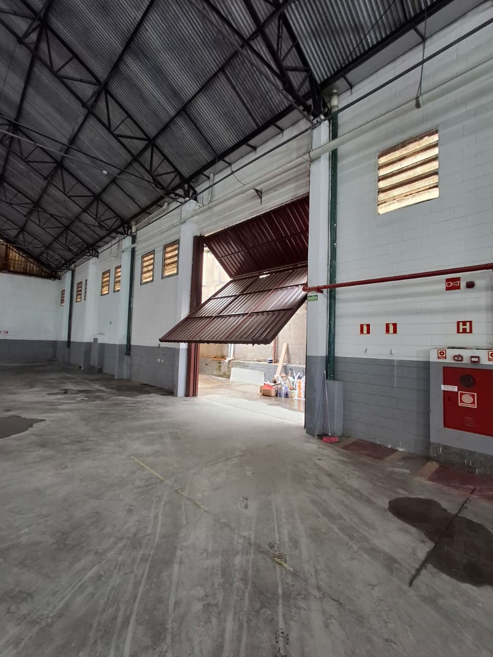 Galpão Industrial com 1975.58m² para Aluguel – Diadema