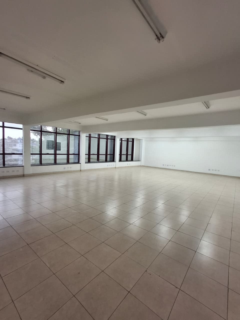 Galpão Industrial com 1975.58m² para Aluguel – Diadema