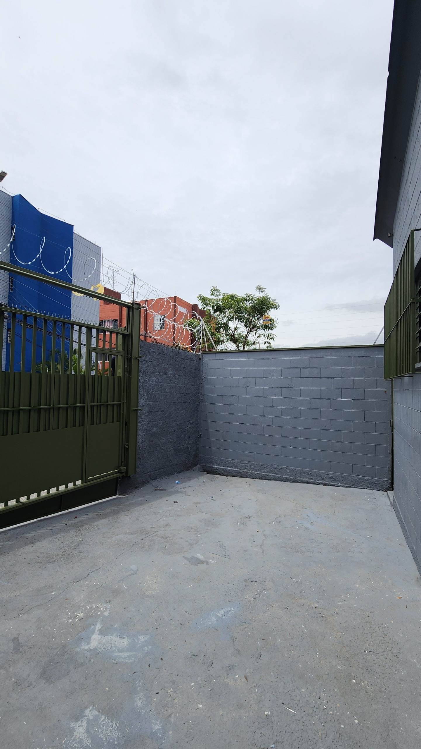 Galpão Industrial com 200m² para Aluguel – São Paulo