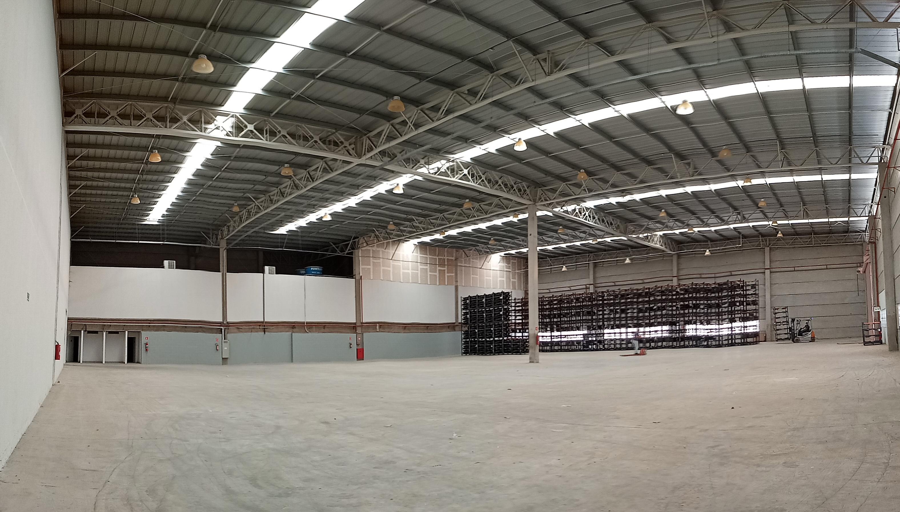 Galpão em Condomínio com 2101.32m² para Aluguel – Atibaia - foto de capa