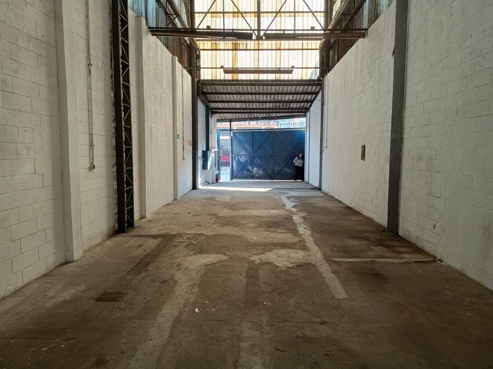 Galpão Industrial com 225m² para Aluguel – Diadema - foto de capa