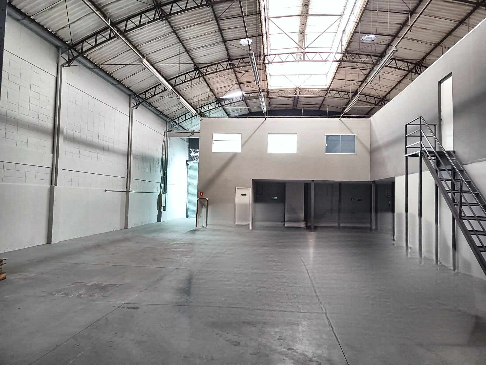 Galpão Industrial com 700m² para Aluguel – Diadema - foto de capa